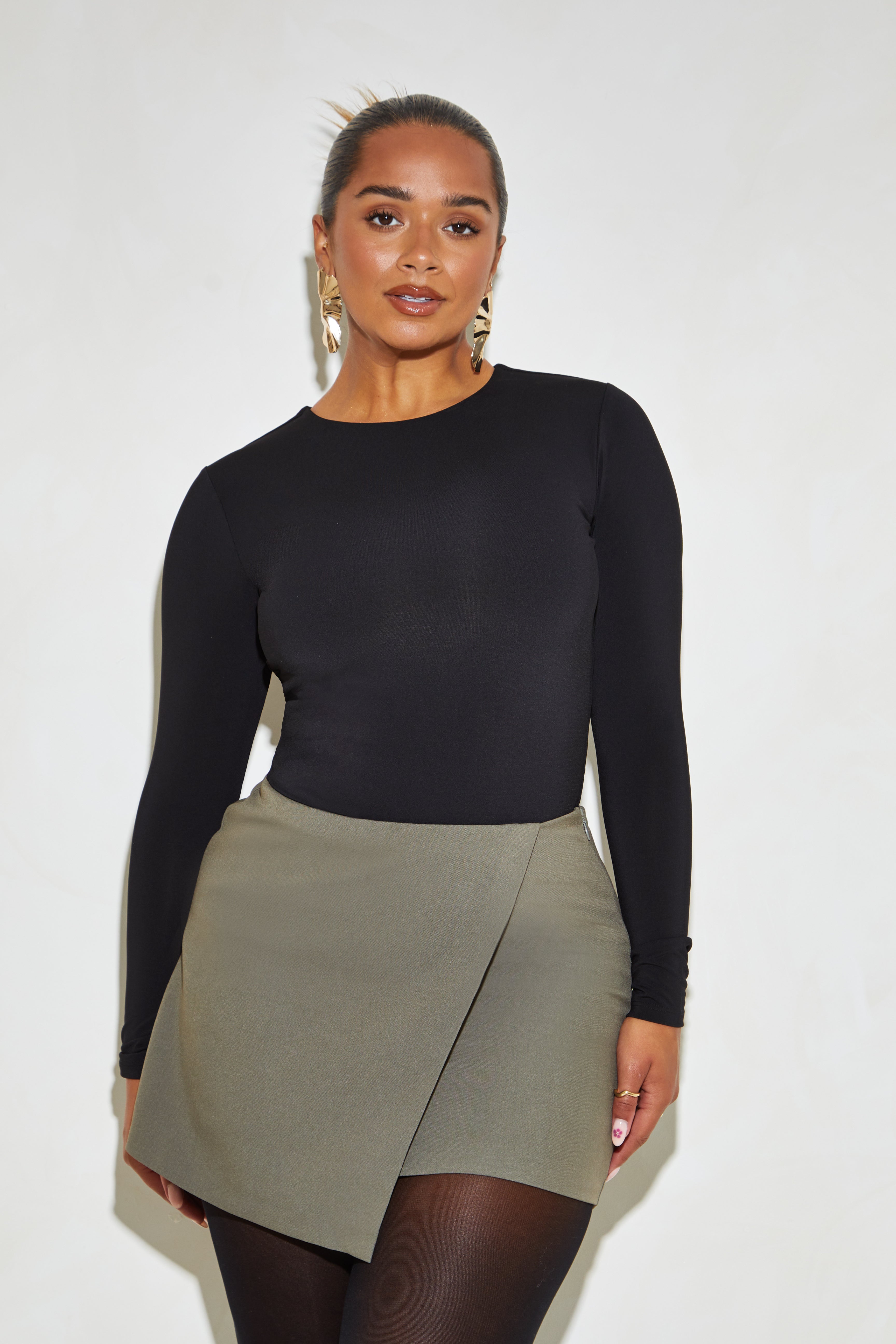 Chic Black Long Sleeve 'Yas' Crew Neck Bodysuit