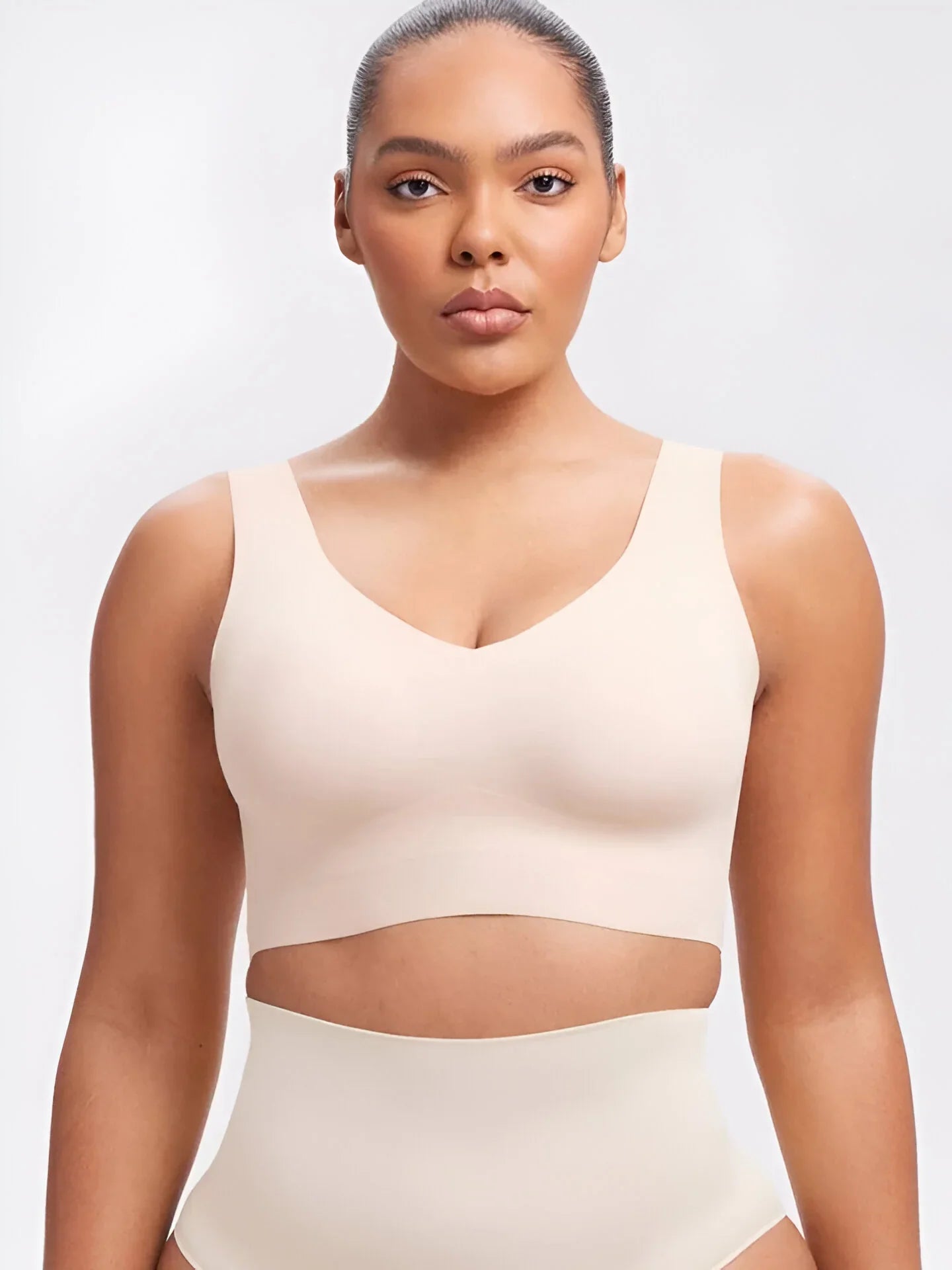 Elevate Your Comfort: Wireless V-Neck Back-Smoothing Bra™ in Classic Black