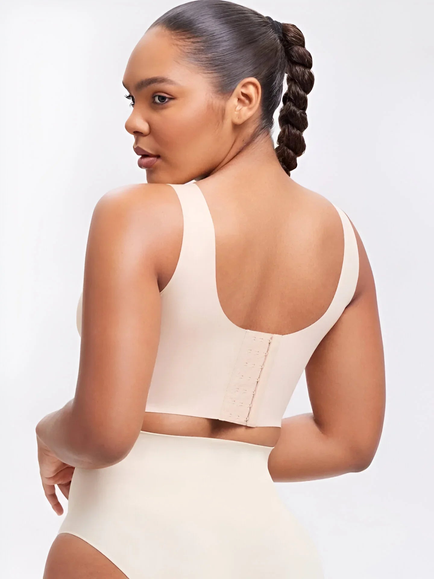 Elevate Your Comfort: Wireless V-Neck Back-Smoothing Bra™ in Classic Black